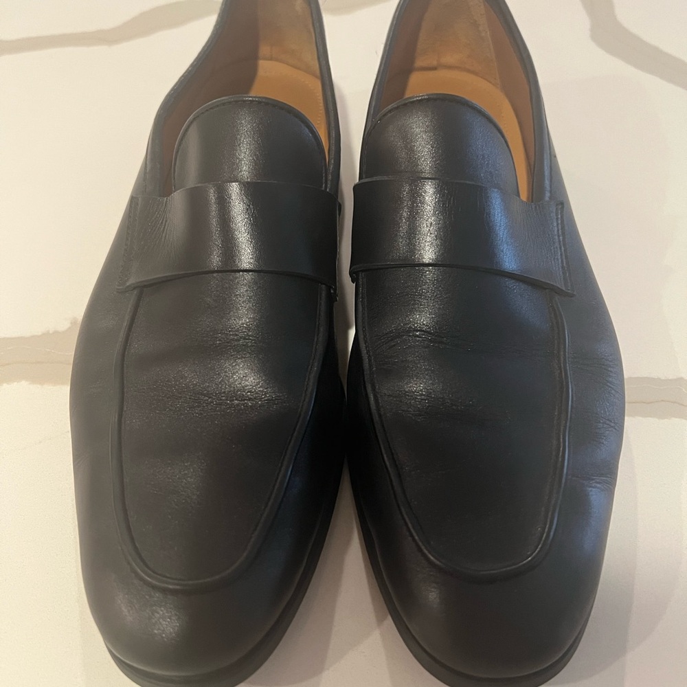 Magnanni Elegant Black Leather Slip-Ons